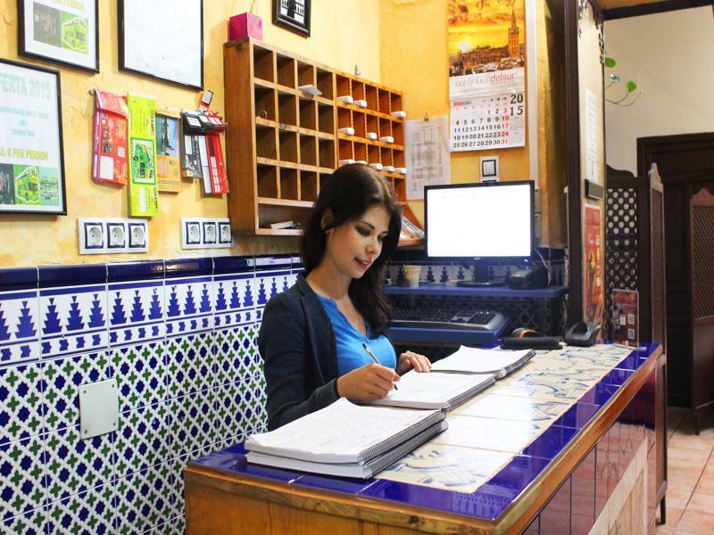 Pension Lisdos Σεβίλλη Εξωτερικό φωτογραφία